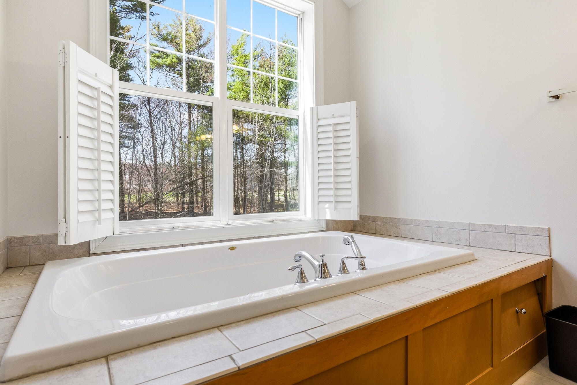 Eliot, Maine, 03903, United States, 5 Bedrooms Bedrooms, ,3 BathroomsBathrooms,Residential,Active,2041377