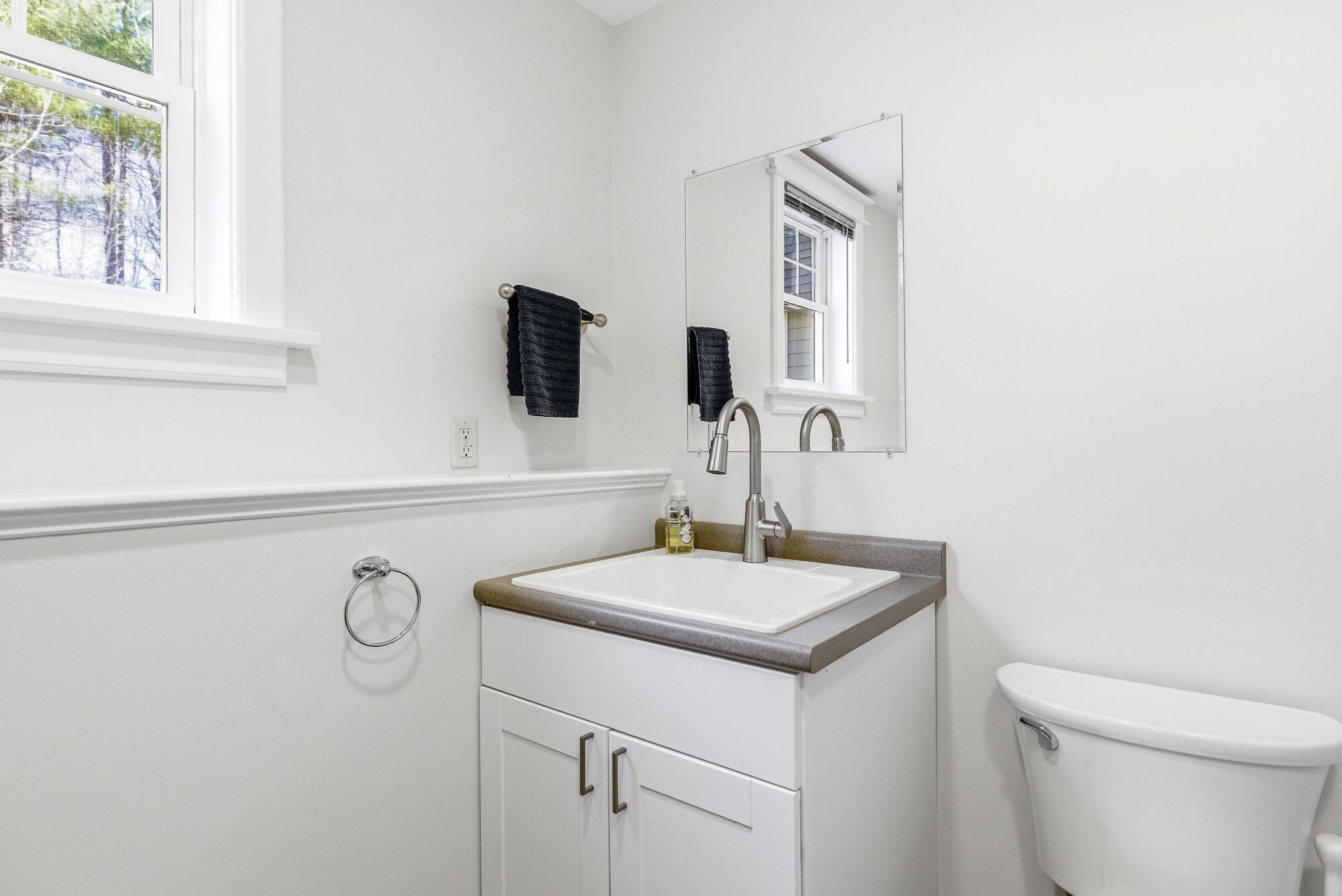 Eliot, Maine, 03903, United States, 5 Bedrooms Bedrooms, ,3 BathroomsBathrooms,Residential,Active,2041377