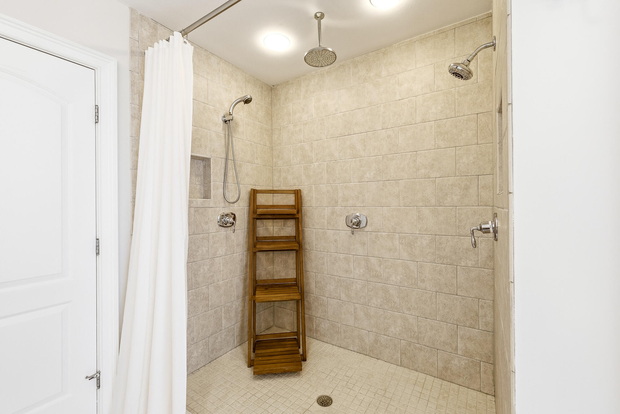 Eliot, Maine, 03903, United States, 5 Bedrooms Bedrooms, ,3 BathroomsBathrooms,Residential,Active,2041377