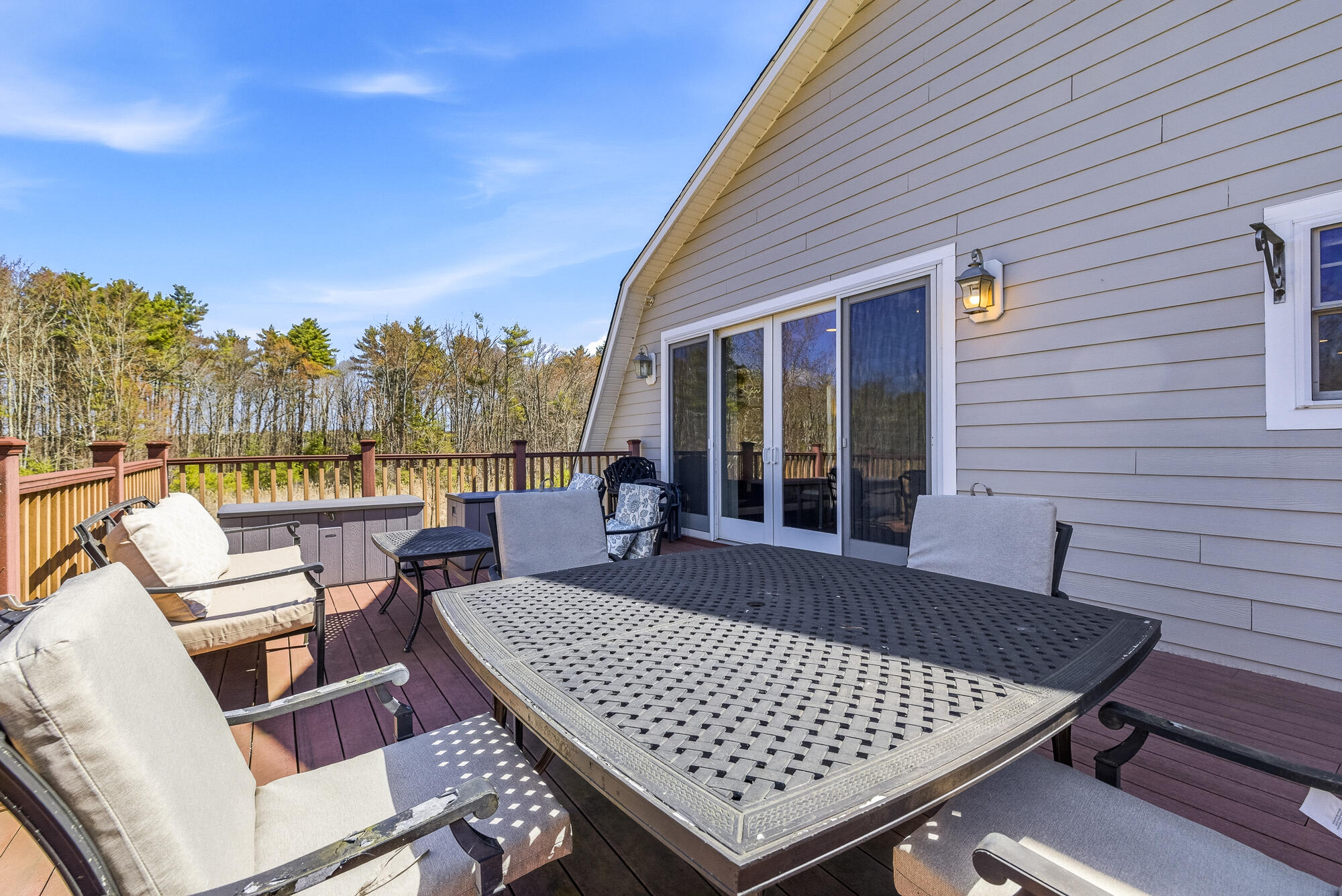 Eliot, Maine, 03903, United States, 5 Bedrooms Bedrooms, ,3 BathroomsBathrooms,Residential,Active,2041377