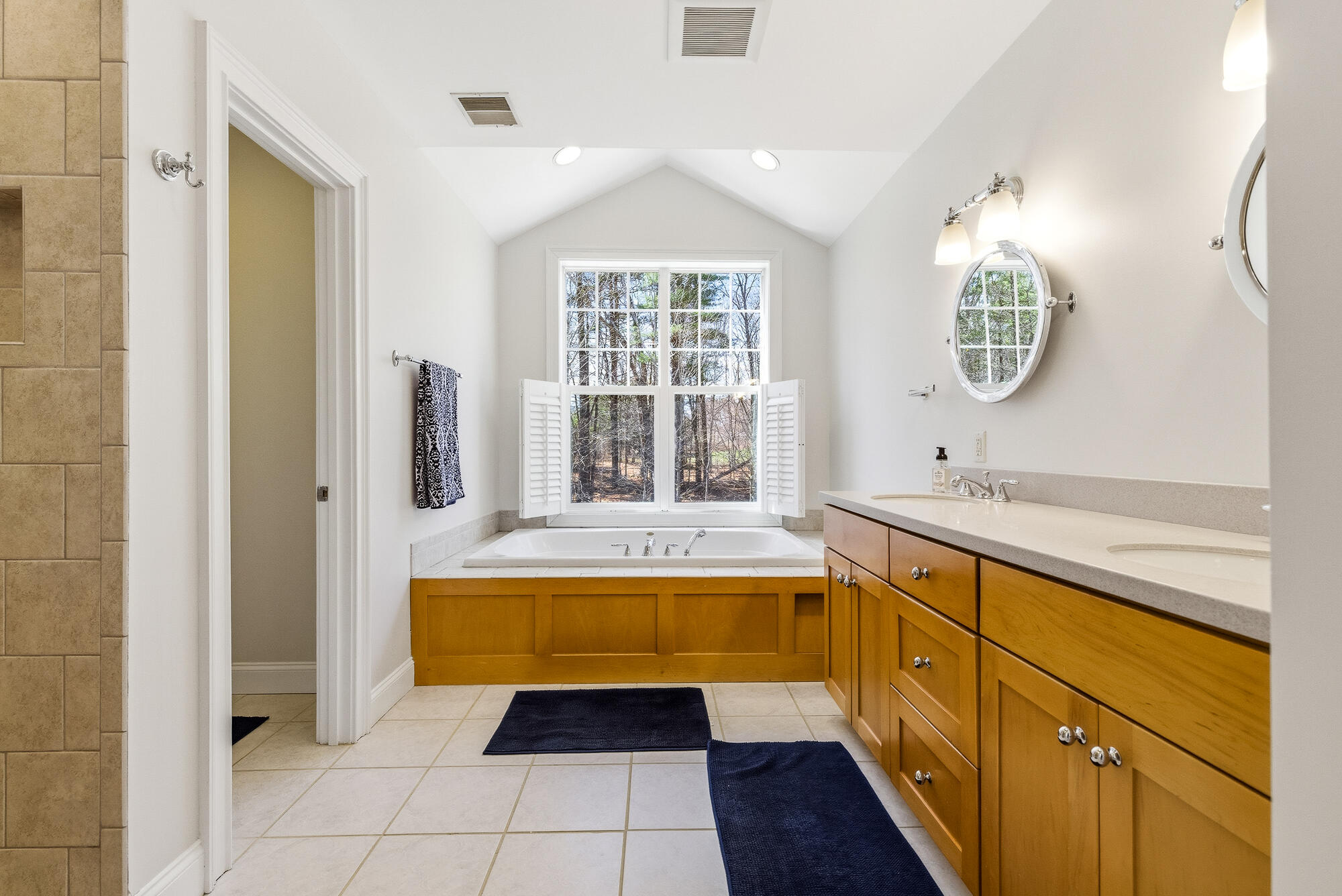 Eliot, Maine, 03903, United States, 5 Bedrooms Bedrooms, ,3 BathroomsBathrooms,Residential,Active,2041377