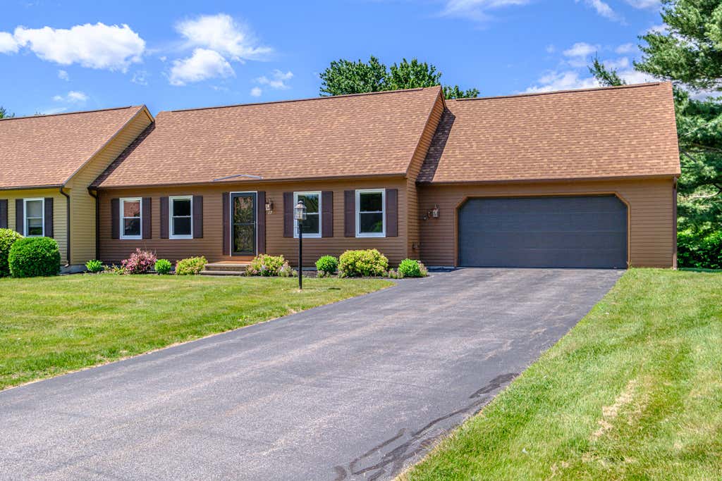 Photo of 17 Old Carriage Road #10, Auburn, ME 04210 (MLS # 1668186)