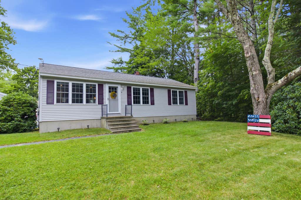 Photo of 4 Lola Street, Topsham, ME 04086 (MLS # 1673234)