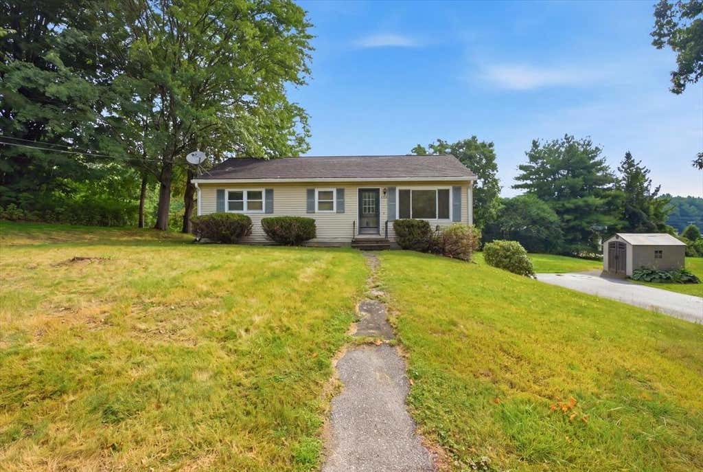 Photo of 1233 Turner Street, Auburn, ME 04210 (MLS # 1676733)