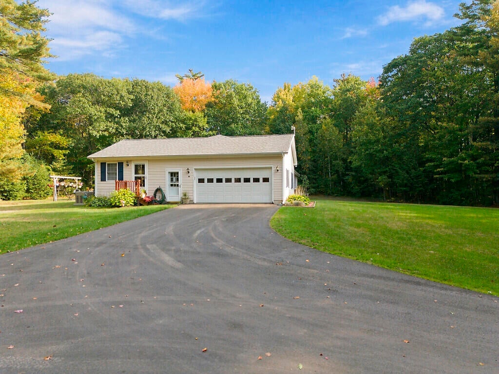 Photo of 40 Alphonse Drive, Topsham, ME 04086 (MLS # 1683271)