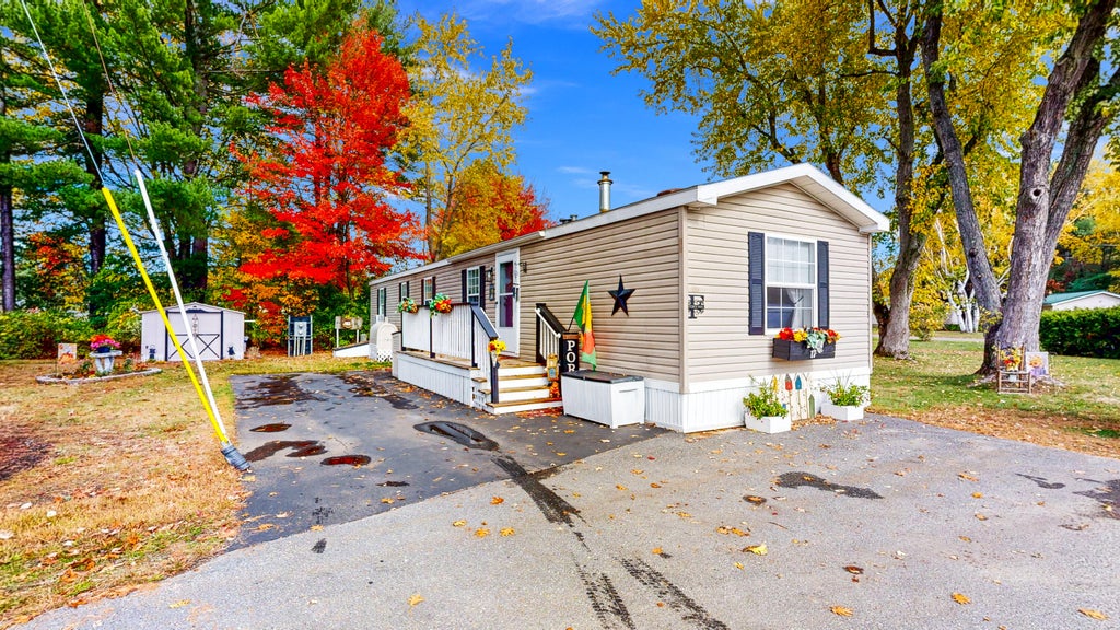 Photo of 60 Mount Hope Avenue #17, Lewiston, ME 04240 (MLS # 1684433)