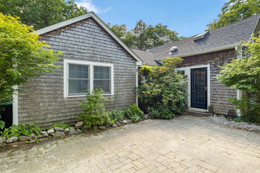 Photo of 86 Underwood Road, Falmouth, ME 04105 (MLS # 1668224)