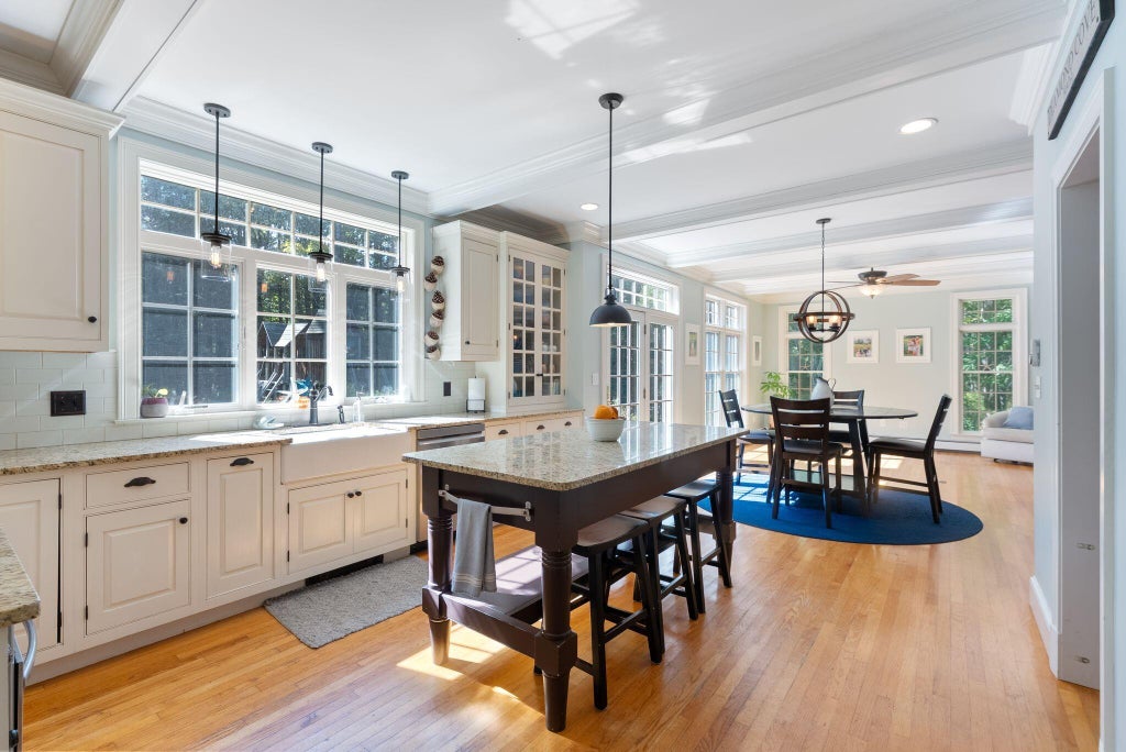 Photo of 4 Greenview Drive, Cape Elizabeth, ME 04107 (MLS # 1683444)