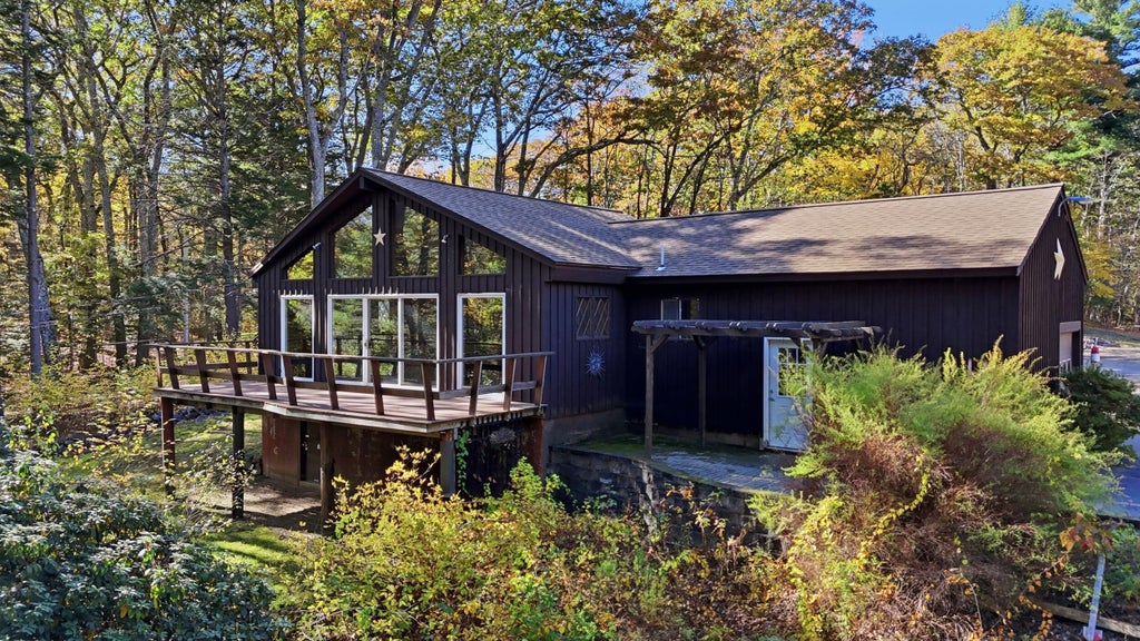Photo of 109 Bartlett Road, Kittery, ME 03905 (MLS # 1685137)