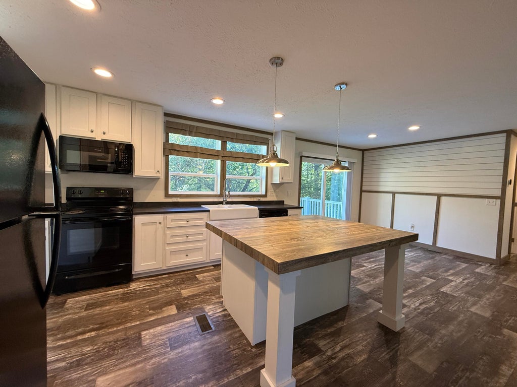 Photo of 222 Lincolnville Avenue, Belfast, ME 04915 (MLS # 1678565)