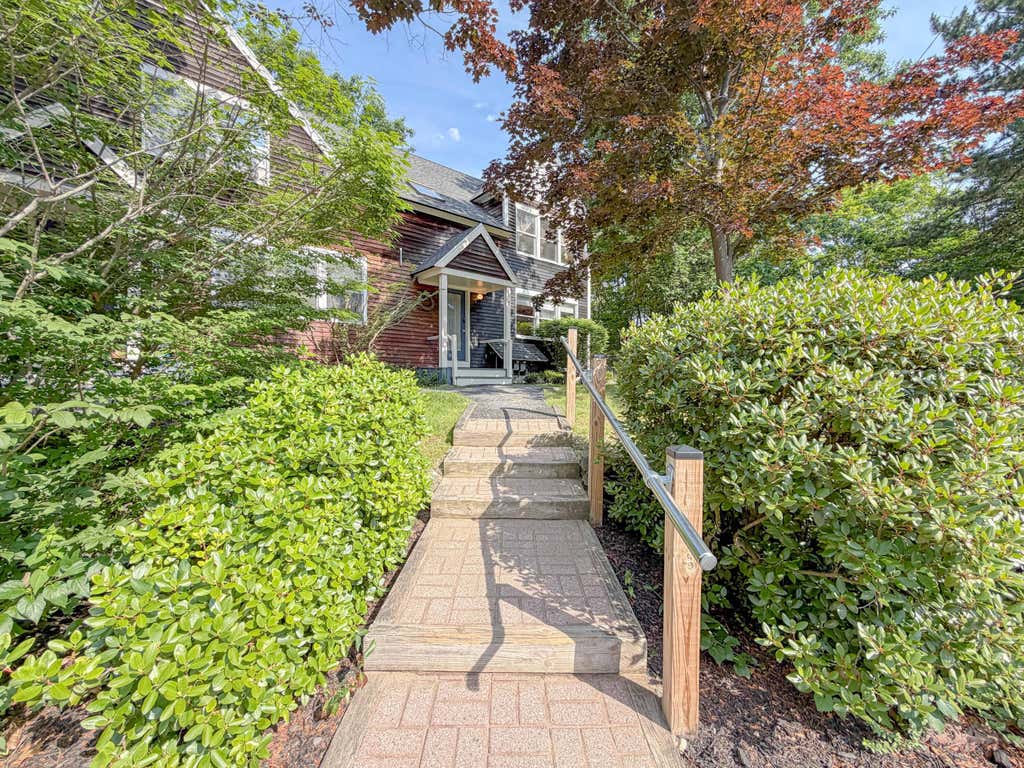 Photo of 401 Brighton Avenue #7, Portland, ME 04102 (MLS # 1669839)