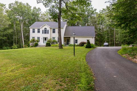 Photo of 2 Summit Terrace, Falmouth, ME 04105 (MLS # 1673104)