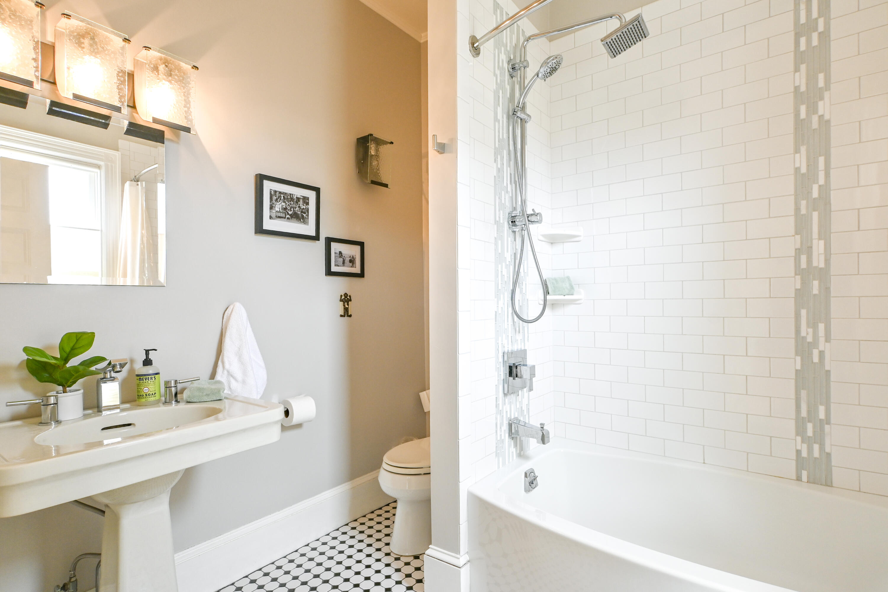 Portland, Maine, 04102, United States, 5 Bedrooms Bedrooms, ,5 BathroomsBathrooms,Residential,Active,2033687