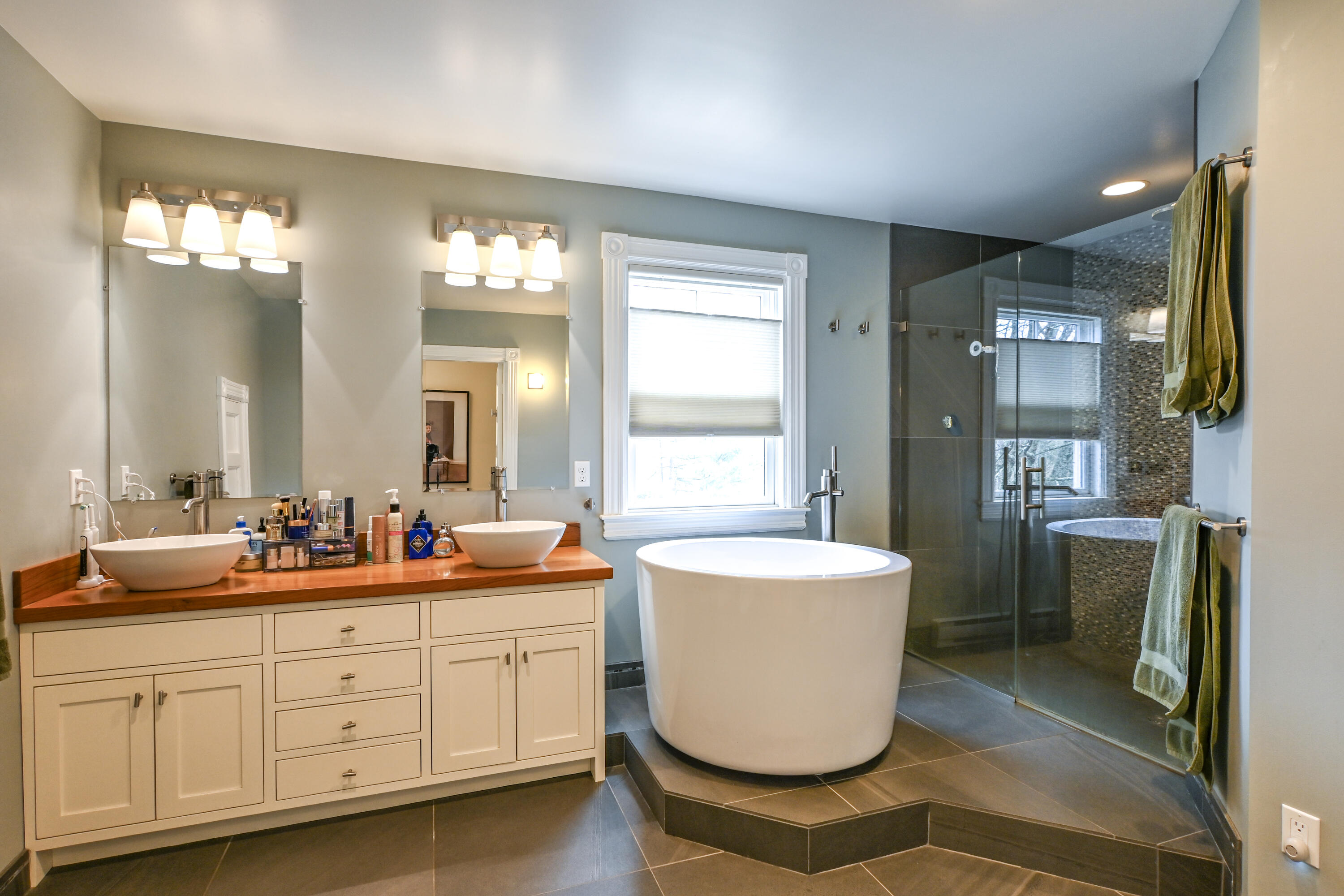 Portland, Maine, 04102, United States, 5 Bedrooms Bedrooms, ,5 BathroomsBathrooms,Residential,Active,2033687