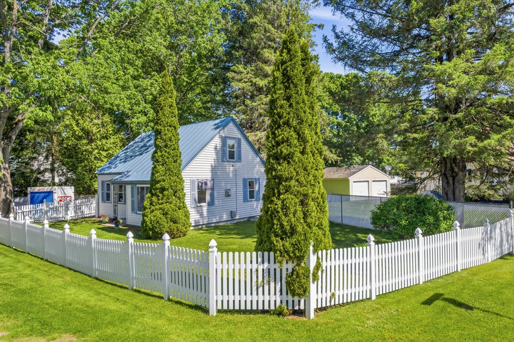 Photo of 27 Edgemont Avenue, Waterville, ME 04901 (MLS # 1666024)