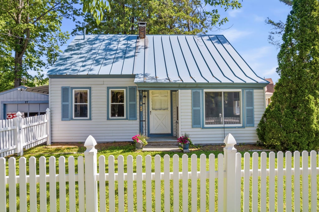 Photo of 27 Edgemont Avenue, Waterville, ME 04901 (MLS # 1666024)