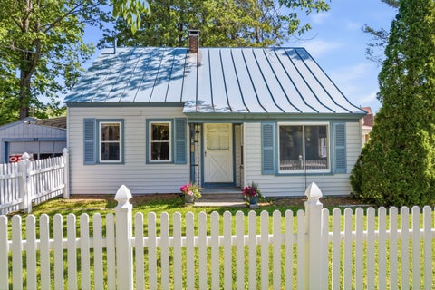 Photo of 27 Edgemont Avenue, Waterville, ME 04901 (MLS # 1666024)