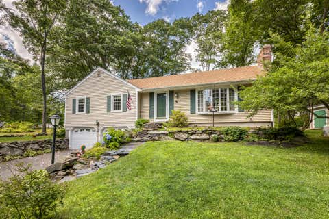 Photo of 23 Olde Fort Road, Cape Elizabeth, ME 04107 (MLS # 1672963)