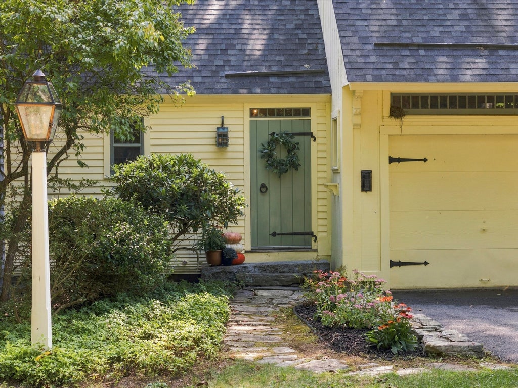 Photo of 2 Highgate Close, York, ME 03909 (MLS # 1681908)