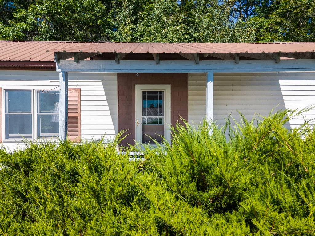 Photo of 448 E Pond Road, Nobleboro, ME 04555 (MLS # 1682677)