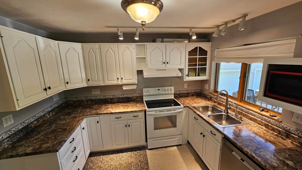 Photo of 28 Park Avenue E, Brewer, ME 04412 (MLS # 1663632)