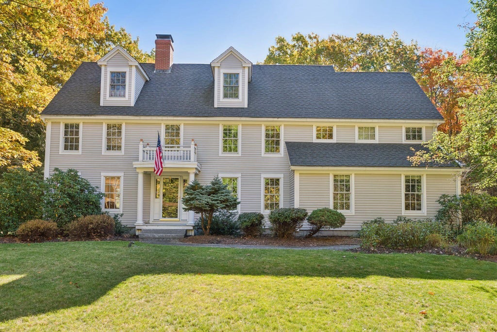 Photo of 10 Susan Lane, Falmouth, ME 04105 (MLS # 1684879)