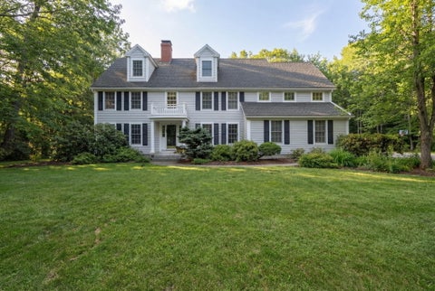 Photo of 10 Susan Lane, Falmouth, ME 04105 (MLS # 1684879)