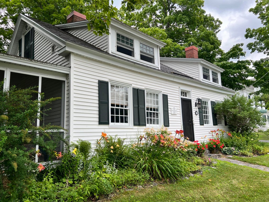 Photo of 48 Lincoln Street, Paris, ME 04281 (MLS # 1643410)