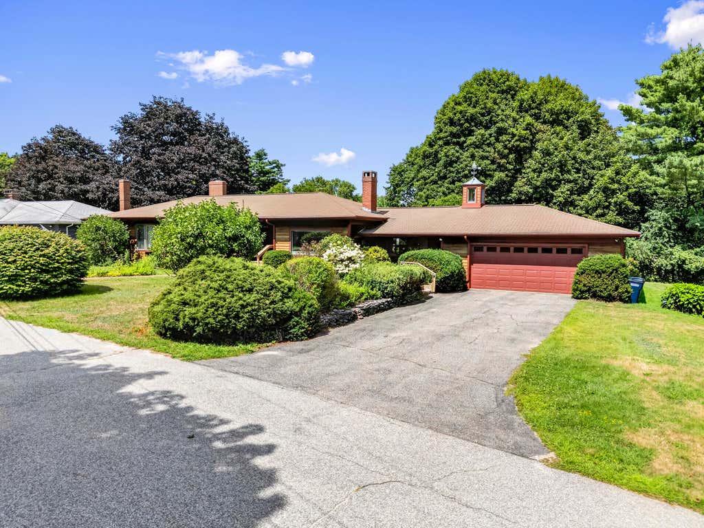 Photo of 10 Barkley Avenue, Auburn, ME 04210 (MLS # 1676399)