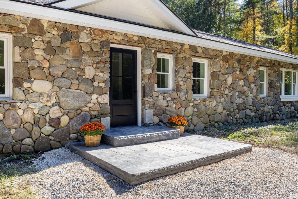 Photo of 33 Log N Rock Road, Eliot, ME 03903 (MLS # 1683627)