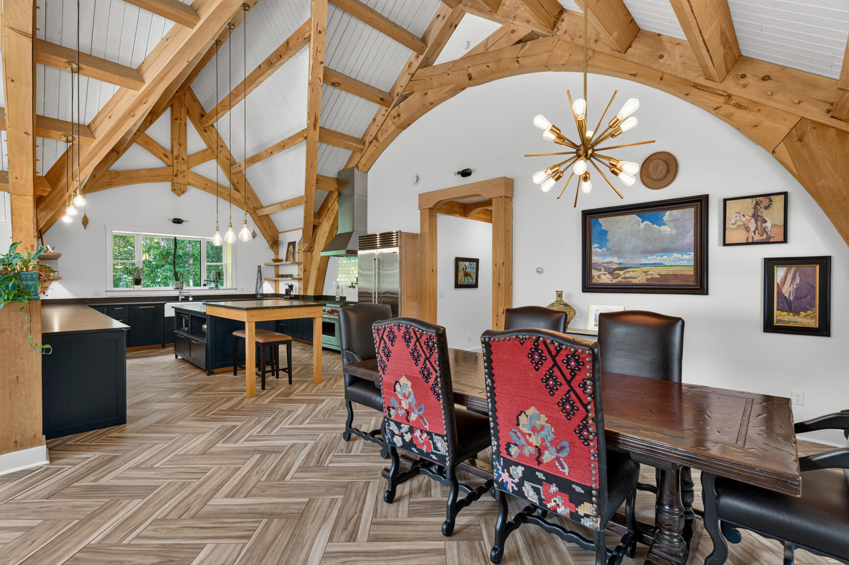 Built in 2020, this residence is a true custom masterpiece. Constructe – image 10