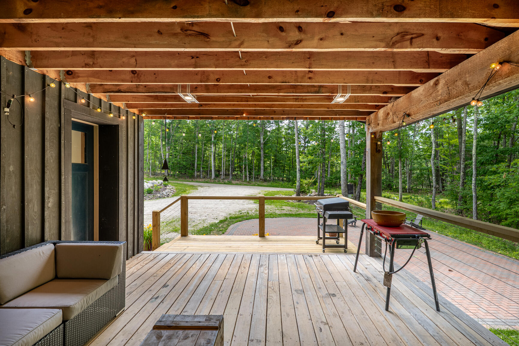 Built in 2020, this residence is a true custom masterpiece. Constructe – image 41