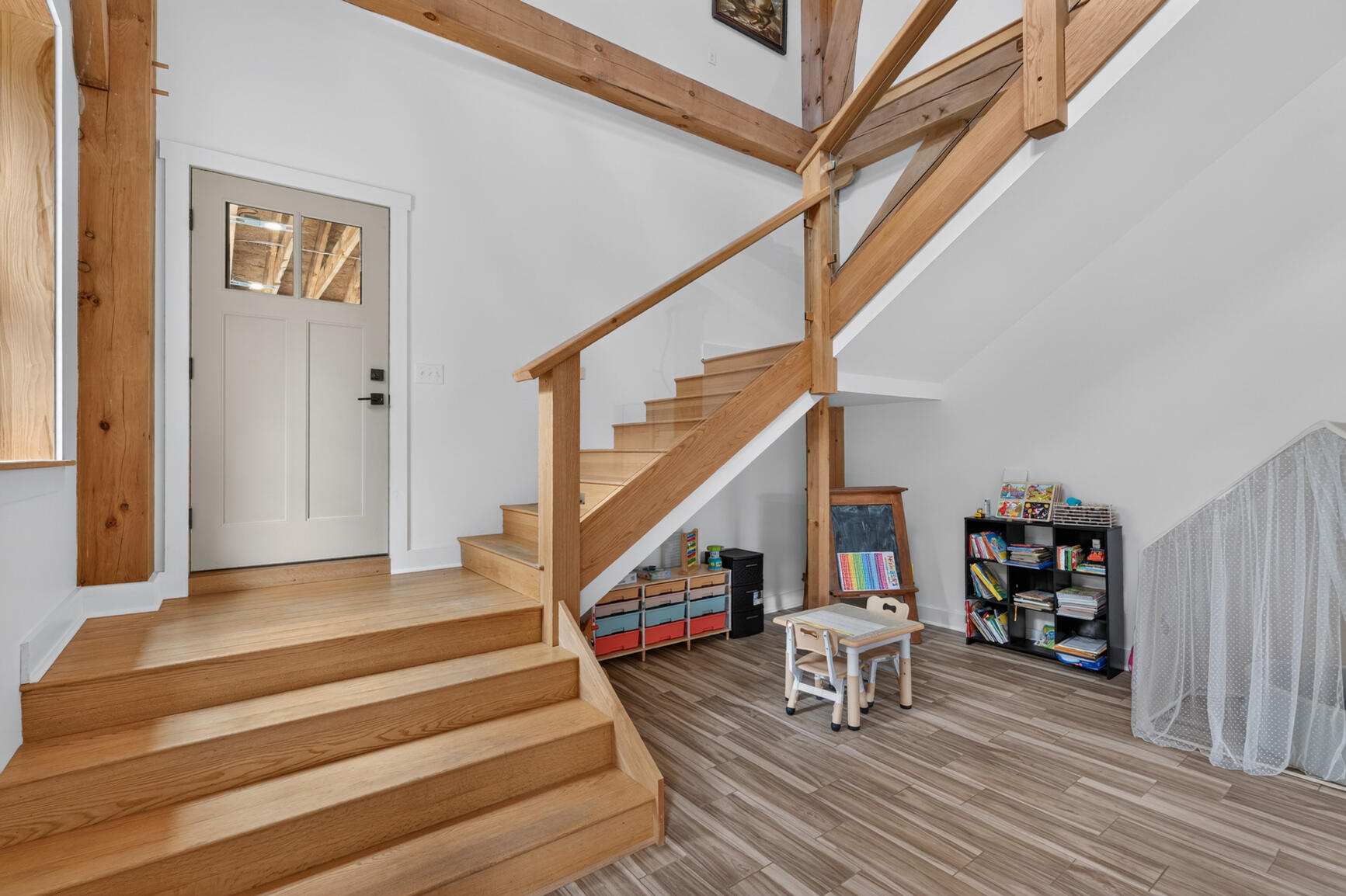 Built in 2020, this residence is a true custom masterpiece. Constructe – image 34