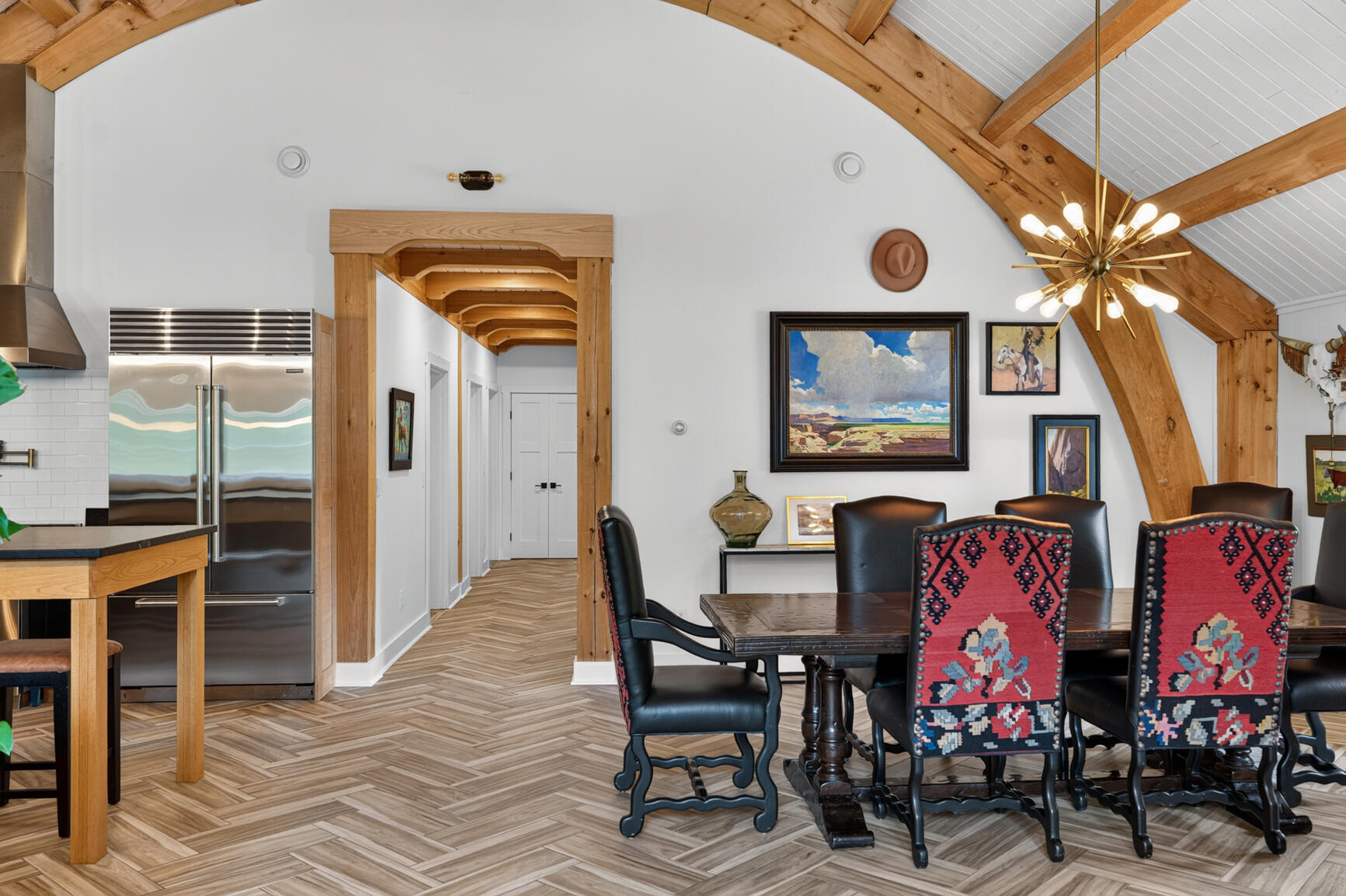 Built in 2020, this residence is a true custom masterpiece. Constructe – image 9