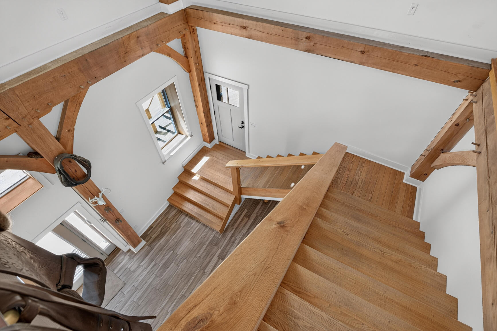 Built in 2020, this residence is a true custom masterpiece. Constructe – image 31