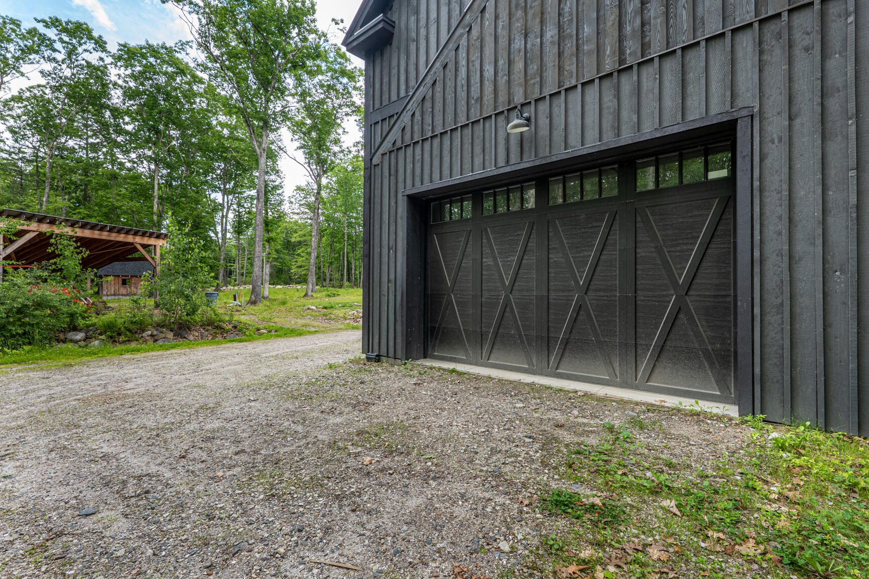 Built in 2020, this residence is a true custom masterpiece. Constructe – image 44