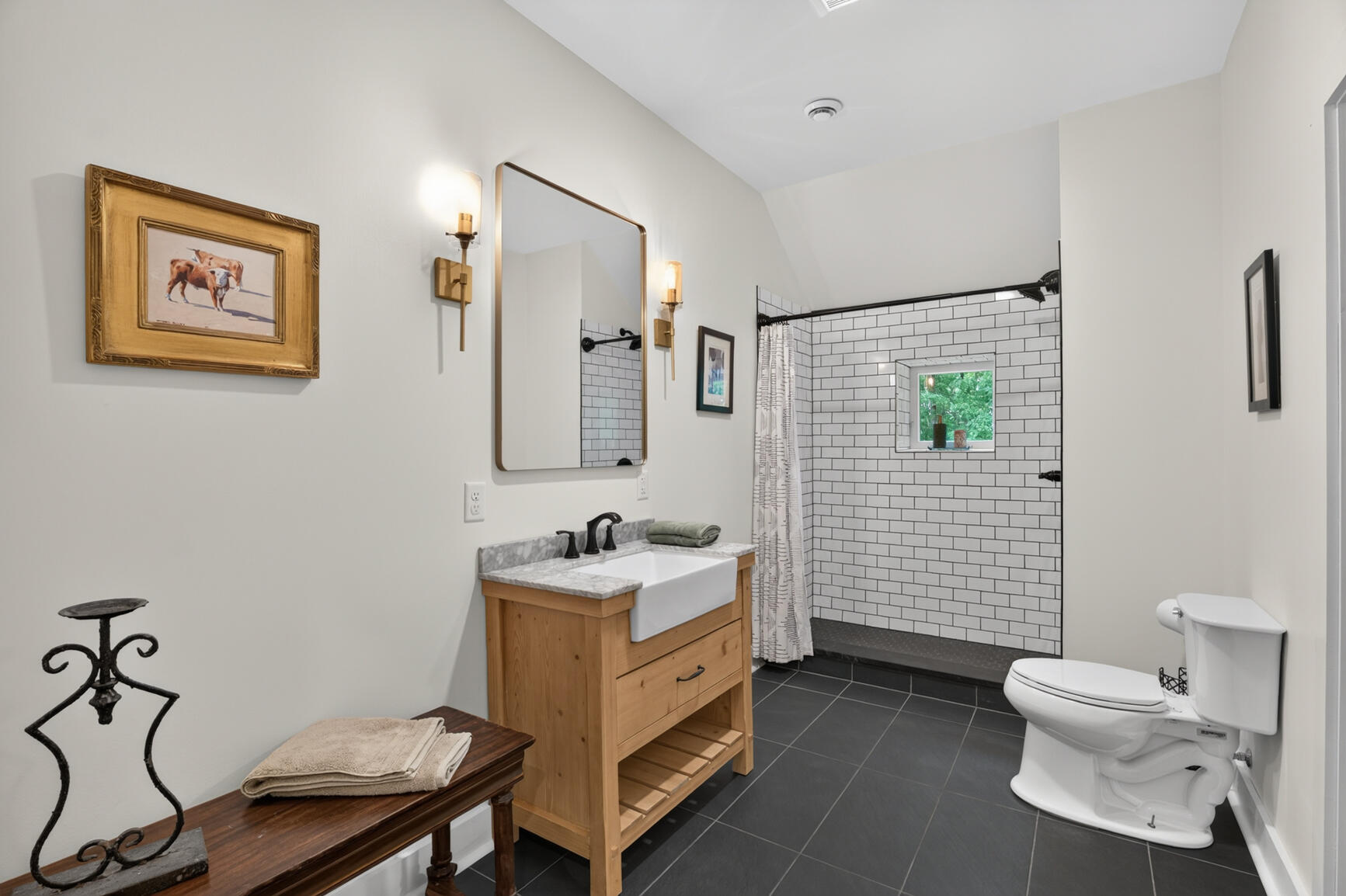 Built in 2020, this residence is a true custom masterpiece. Constructe – image 19