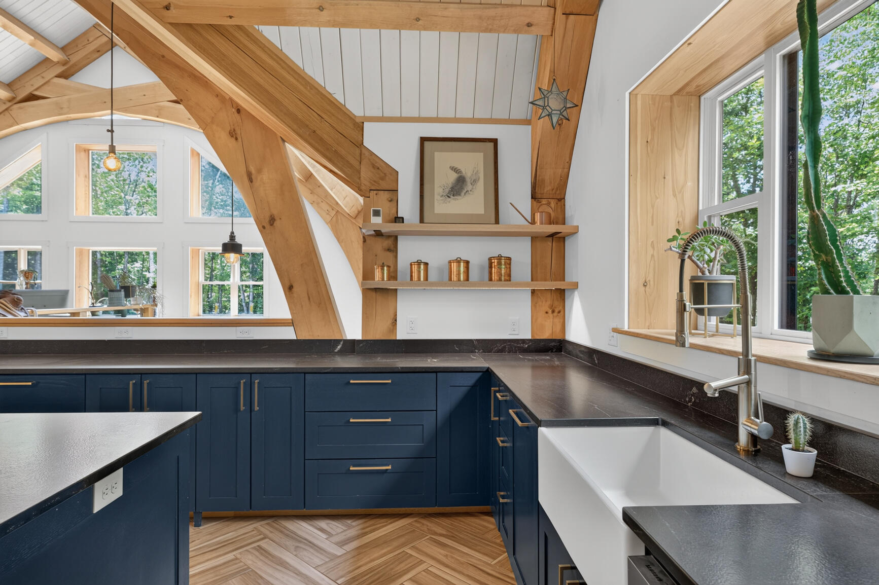 Built in 2020, this residence is a true custom masterpiece. Constructe – image 14