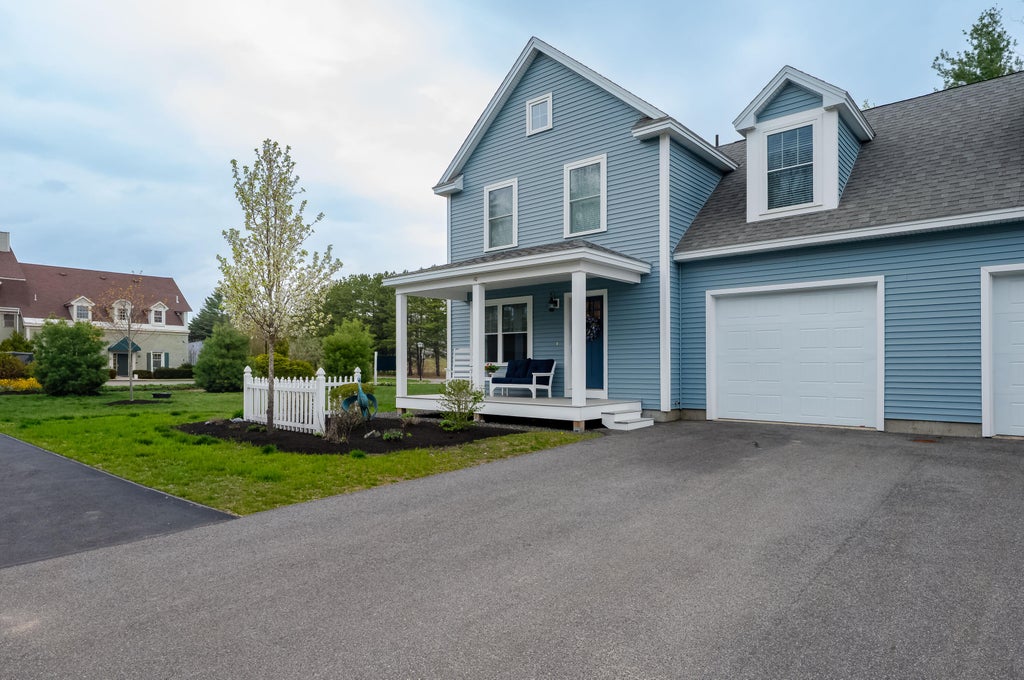 Photo of 10 Webhannet Place #1, Kennebunk, ME 04043 (MLS # 1667686)