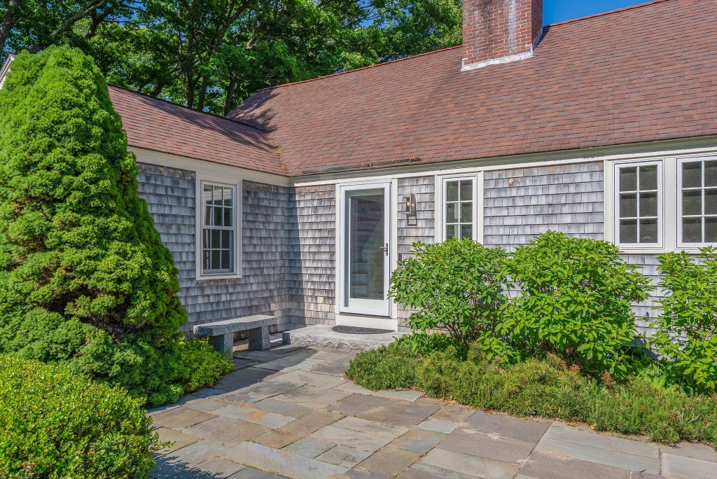 Photo of 1 Ledgewood Lane, Cape Elizabeth, ME 04107 (MLS # 1668185)