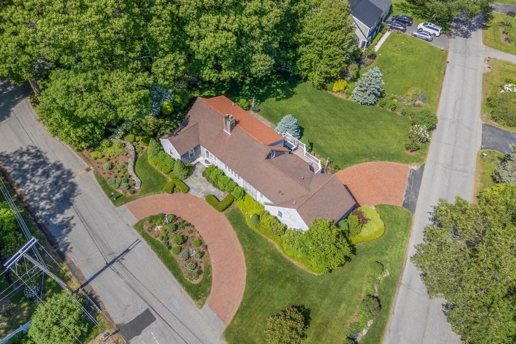 Photo of 1 Ledgewood Lane, Cape Elizabeth, ME 04107 (MLS # 1668185)