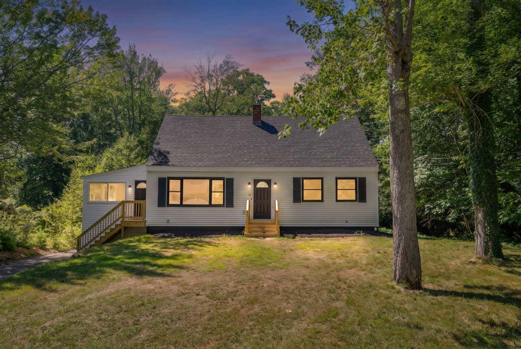 Photo of 30 Mallett Drive, Topsham, ME 04086 (MLS # 1675088)