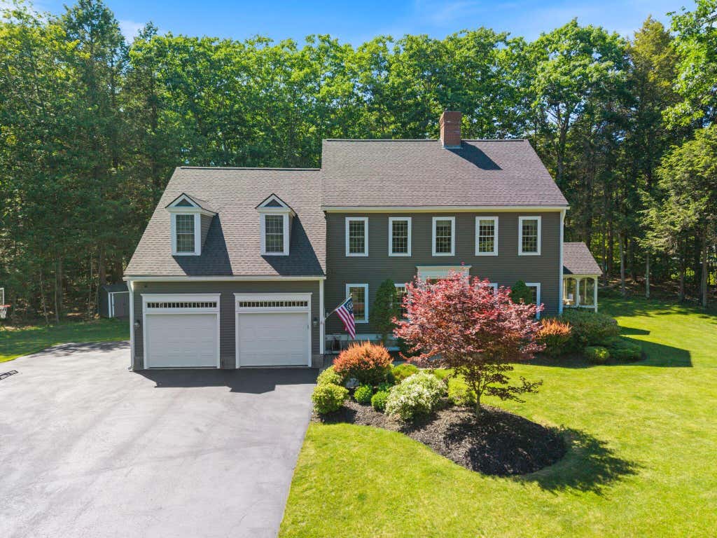 Photo of 6 Thurston Lane, Falmouth, ME 04105 (MLS # 1668015)
