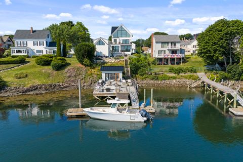 Photo of 31 Water Street, Kittery, ME 03904 (MLS # 1672341)