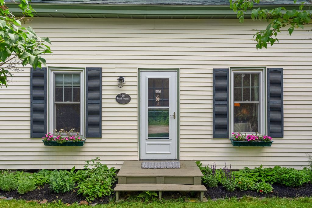 Photo of 28 Beach Avenue, Long Island, ME 04050 (MLS # 1668612)