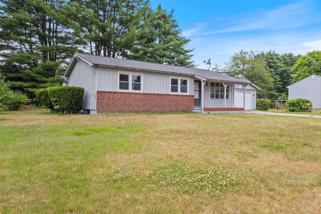 Photo of 8 Elaine Drive, Brunswick, ME 04011 (MLS # 1672696)