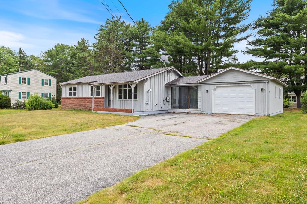 Photo of 8 Elaine Drive, Brunswick, ME 04011 (MLS # 1672696)