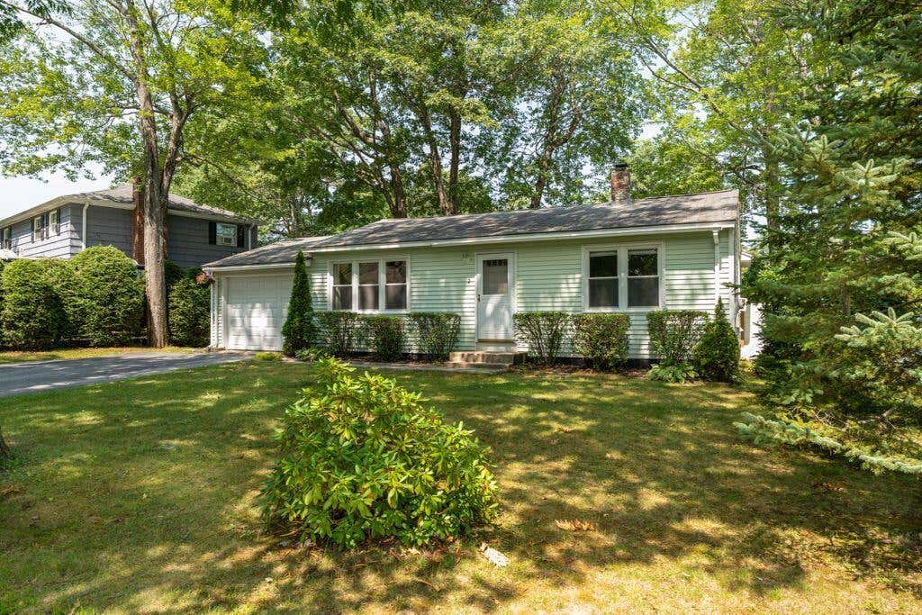 Photo of 2 Forest Drive, Topsham, ME 04086 (MLS # 1675650)