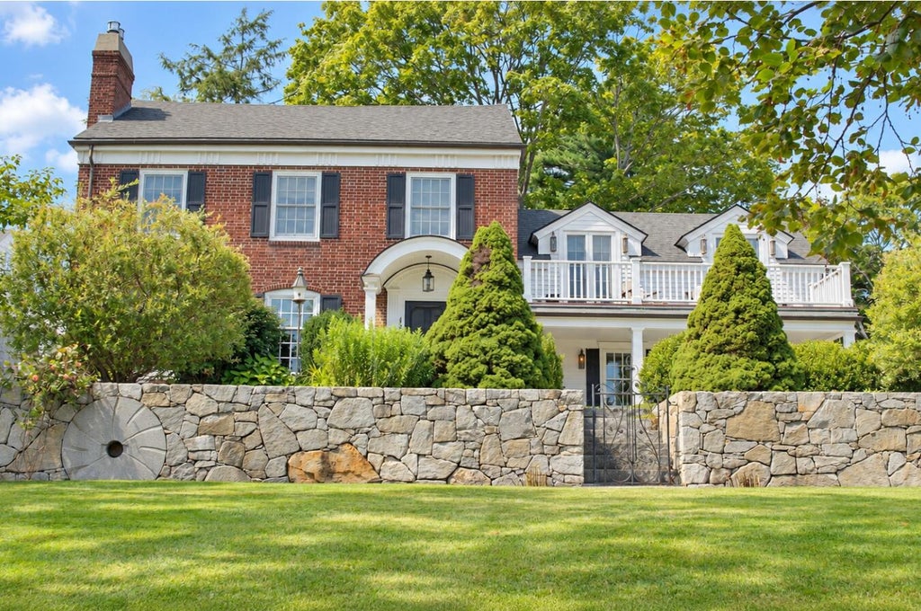 Photo of 436 Baxter Boulevard, Portland, ME 04103 (MLS # 1681611)