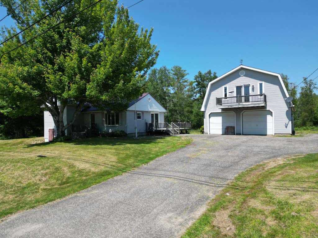 Photo of 533 W Broadway, Lincoln, ME 04457 (MLS # 1670101)